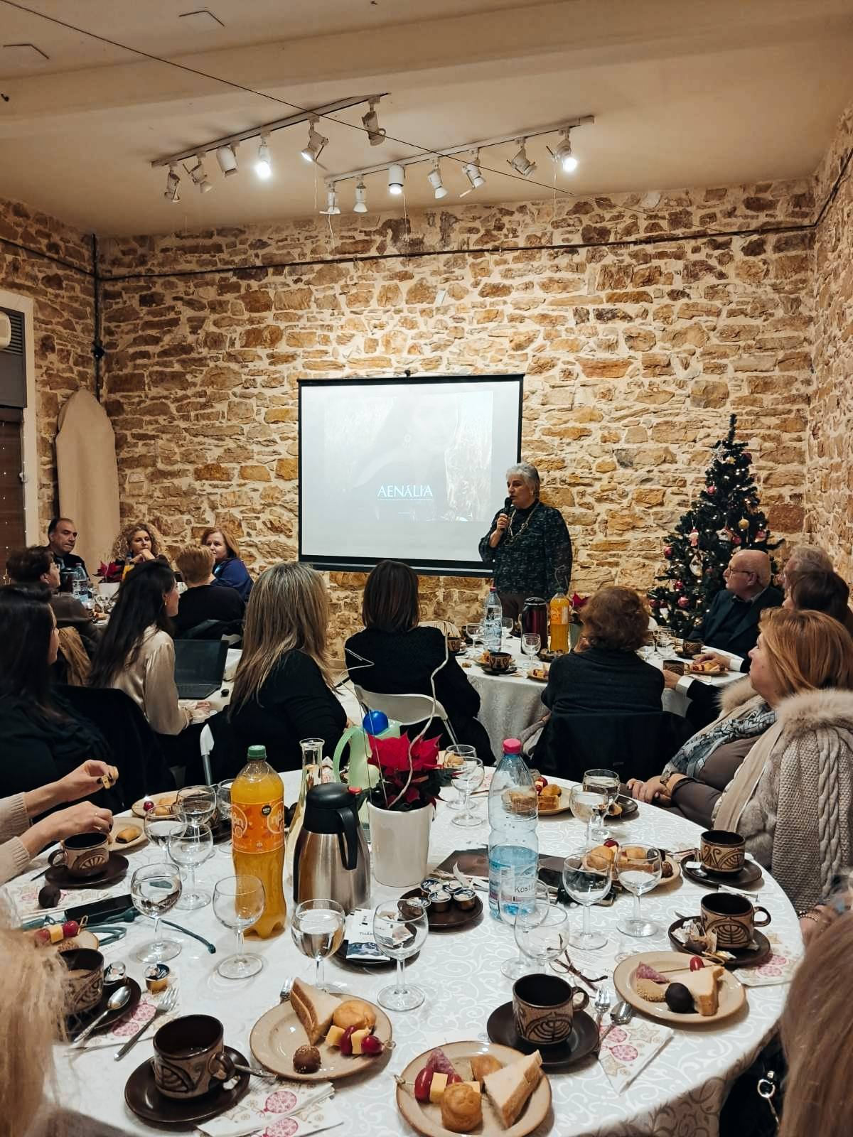 Απογευματινό εορταστικό κάλεσμα με την υπογραφή της Aenália 