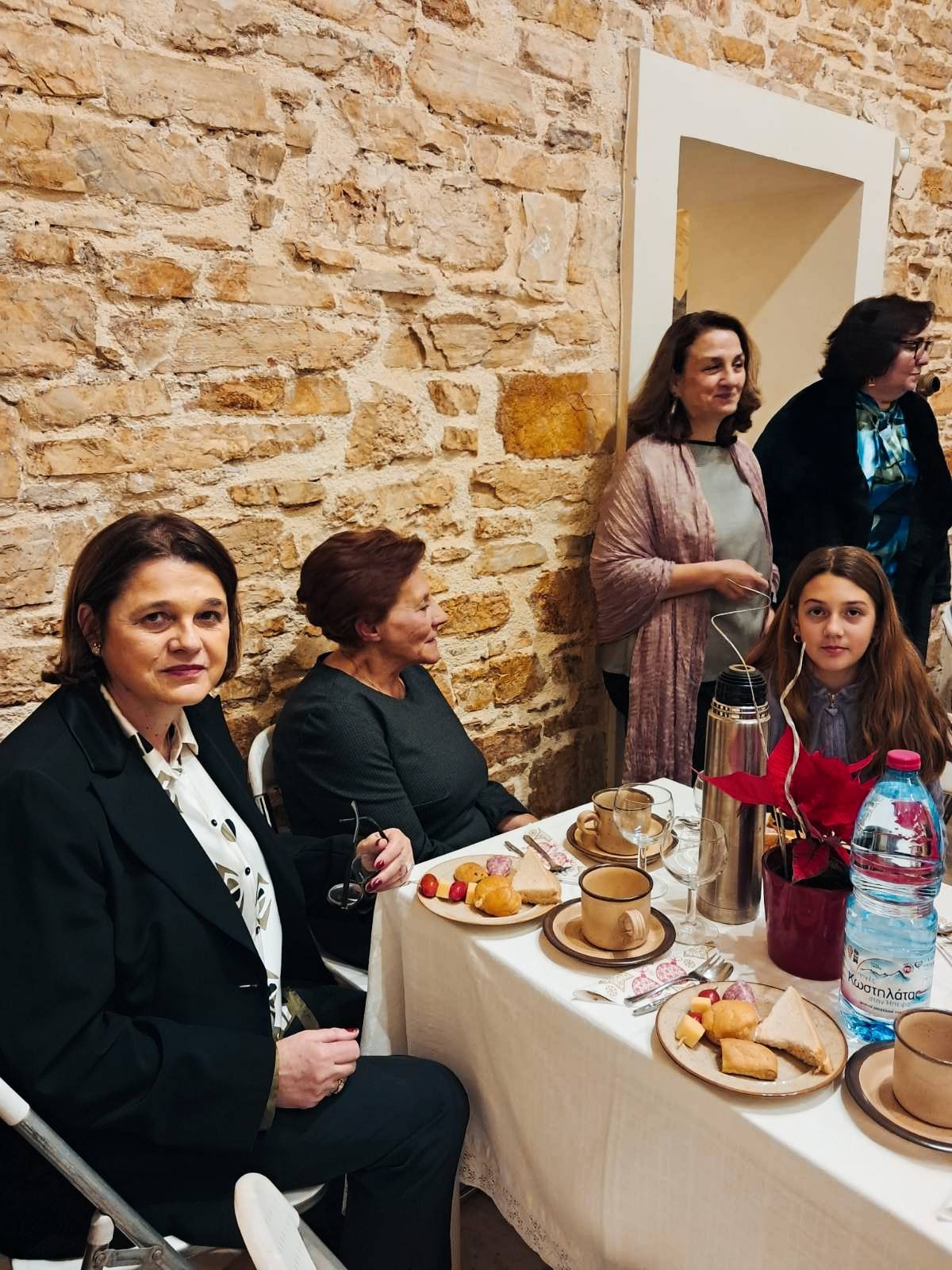 Απογευματινό εορταστικό κάλεσμα με την υπογραφή της Aenália 