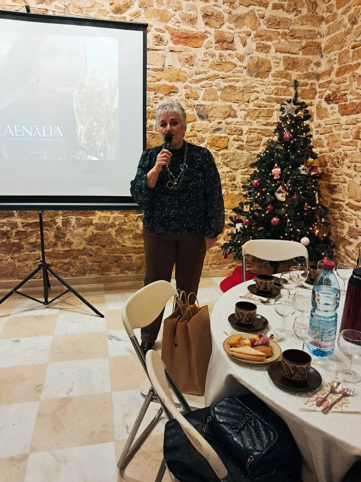 Απογευματινό εορταστικό κάλεσμα με την υπογραφή της Aenália 