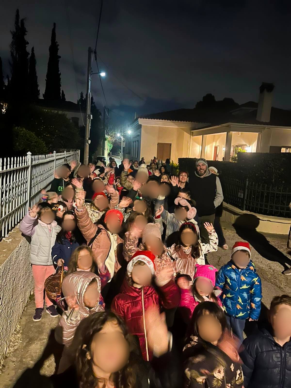 Κάλαντα από τα παιδιά του ΛΕΠ