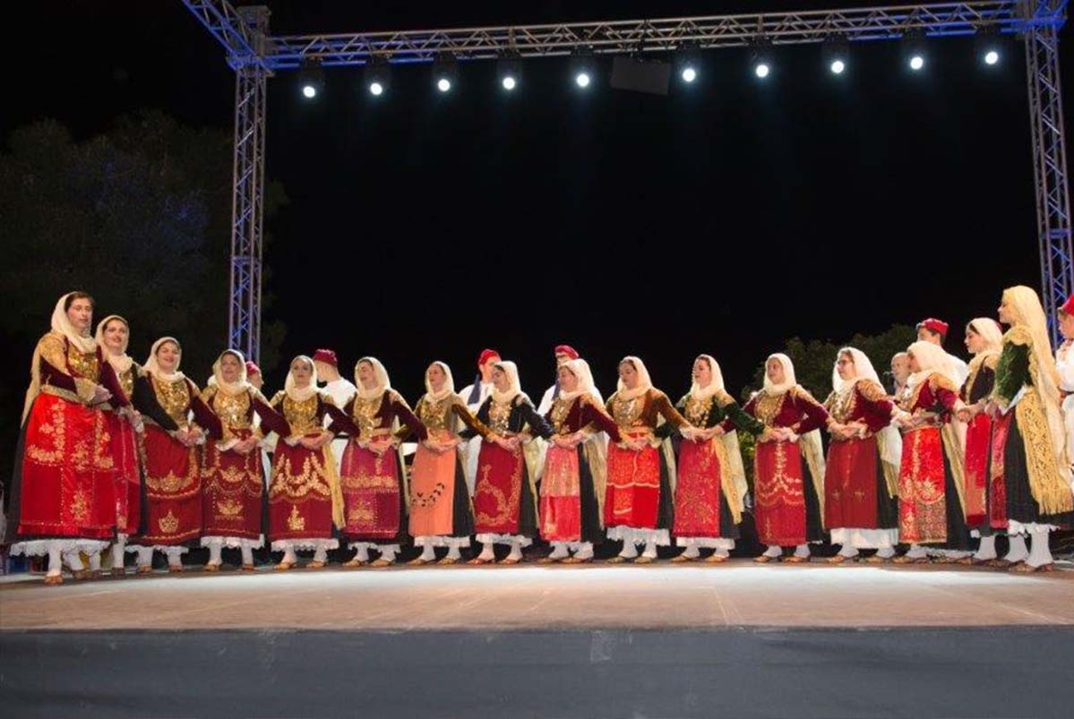 Το Λύκειο των Ελληνίδων Παιανίας στην παράσταση 'Εδώ σ’ αυτή τη γειτονιά...'