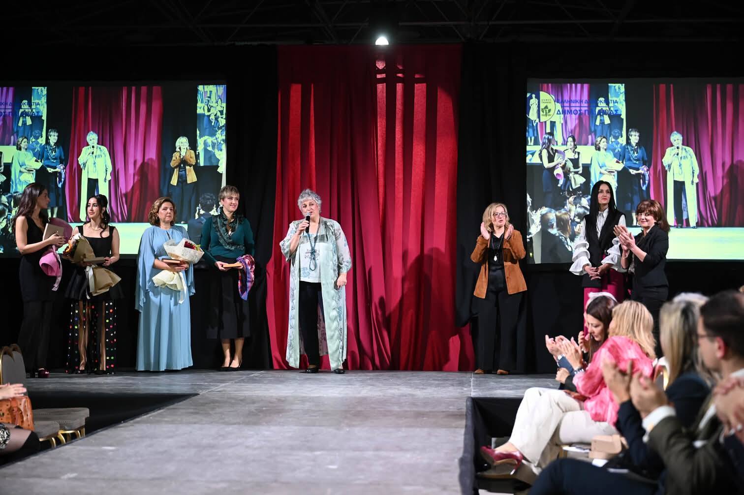 Επίδειξη Υψηλής Ραπτικής από το Λύκειο των Ελληνίδων Παιανίας