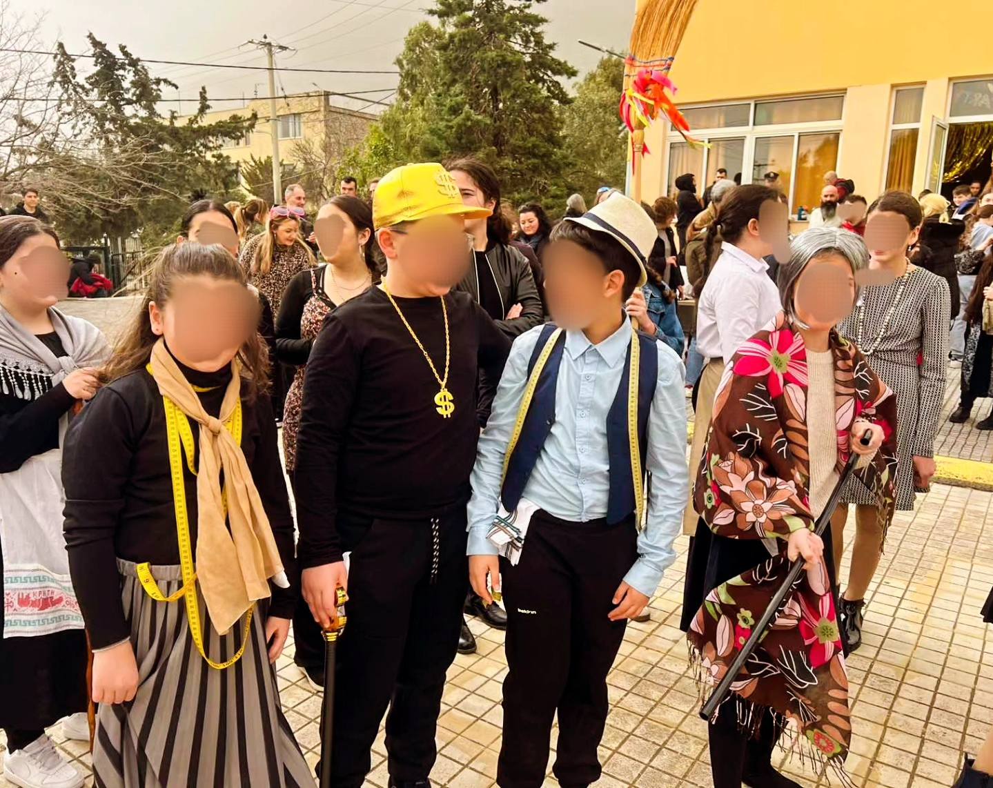 Αποκριάτικο γλέντι του 1ου Δημοτικού Παιανίας με την συμμετοχή του ΛΕΠ